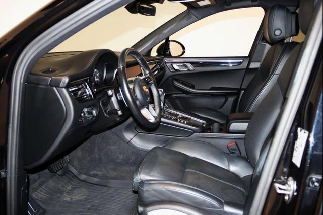 Photo of 2020 Jet Black Metallic Porsche Macan
