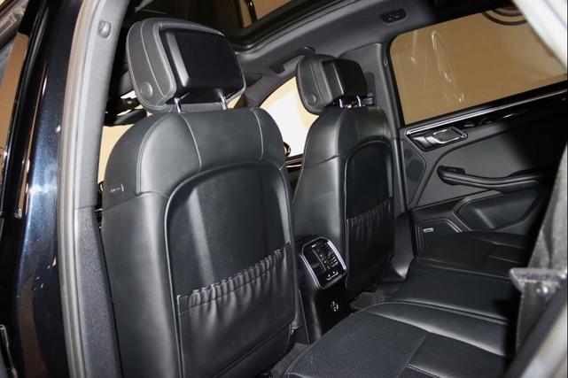 Photo of 2020 Jet Black Metallic Porsche Macan