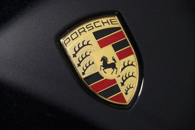 Photo of 2020 Jet Black Metallic Porsche Macan