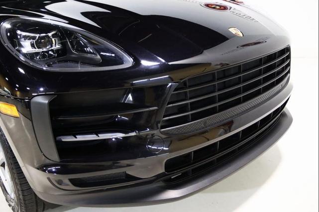 Photo of 2020 Jet Black Metallic Porsche Macan