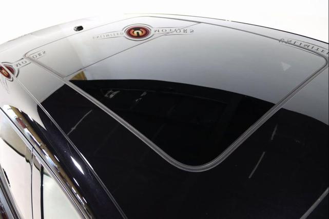 Photo of 2020 Jet Black Metallic Porsche Macan