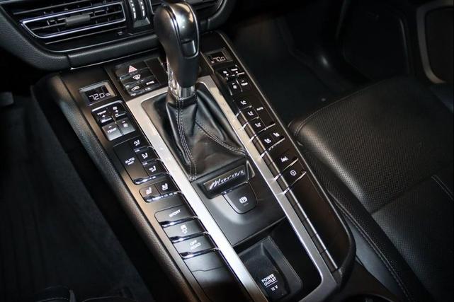 Photo of 2020 Jet Black Metallic Porsche Macan
