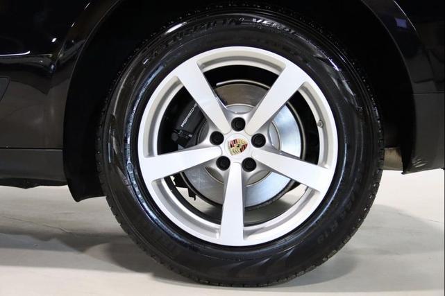 Photo of 2020 Jet Black Metallic Porsche Macan