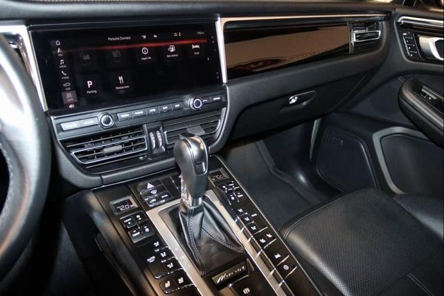 Photo of 2020 Jet Black Metallic Porsche Macan
