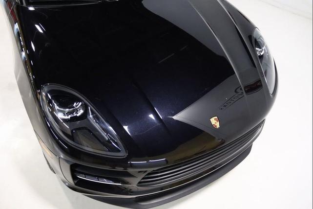 Photo of 2020 Jet Black Metallic Porsche Macan