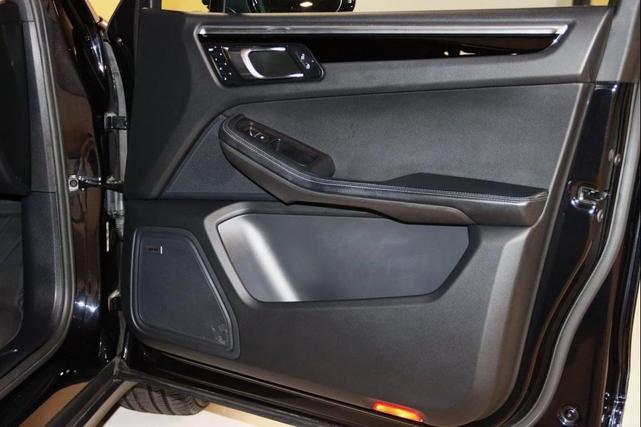 Photo of 2020 Jet Black Metallic Porsche Macan