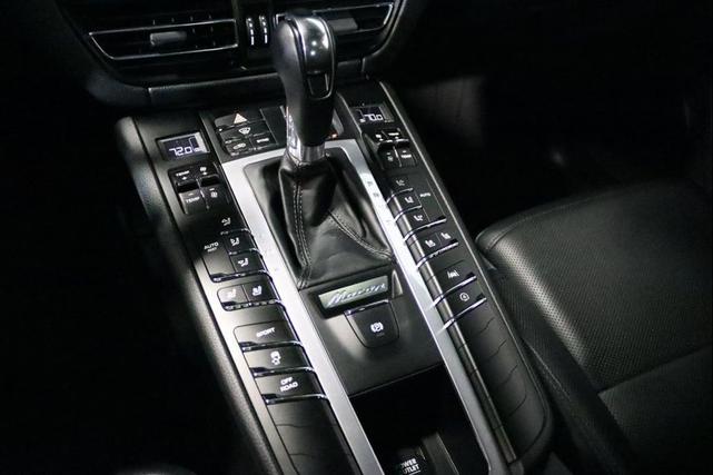 Photo of 2020 Jet Black Metallic Porsche Macan
