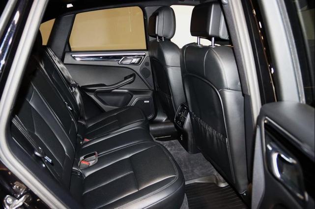 Photo of 2020 Jet Black Metallic Porsche Macan