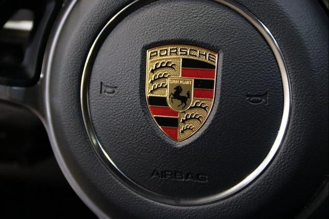 Photo of 2020 Jet Black Metallic Porsche Macan