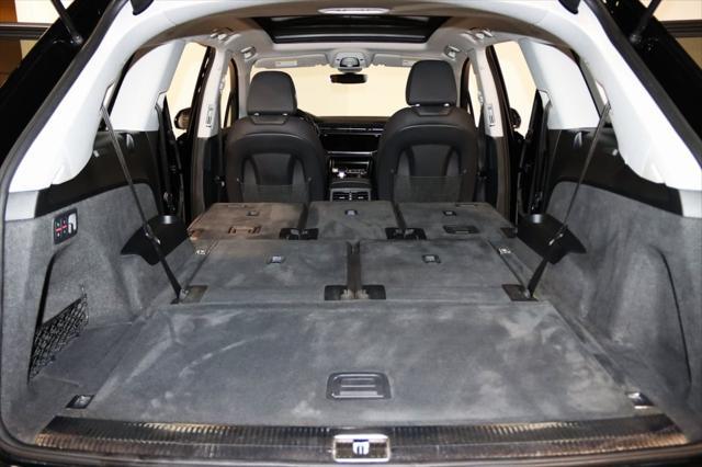 Photo of 2020 Night Black Audi Q7