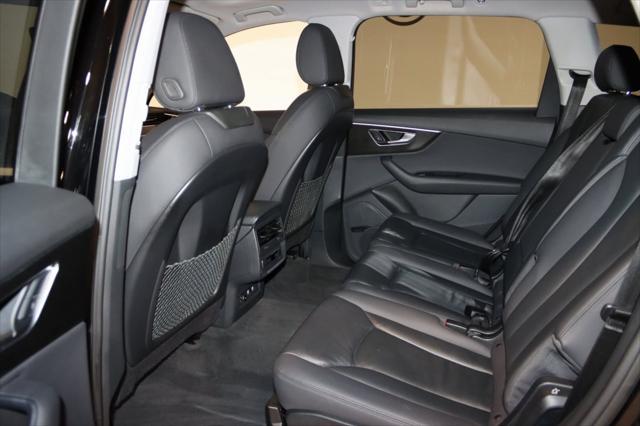 Photo of 2020 Night Black Audi Q7