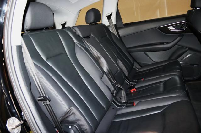 Photo of 2020 Night Black Audi Q7