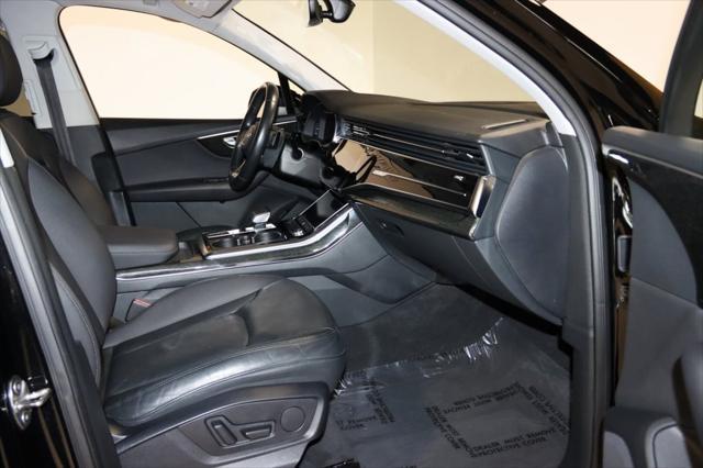 Photo of 2020 Night Black Audi Q7