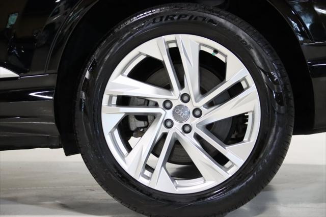 Photo of 2020 Night Black Audi Q7