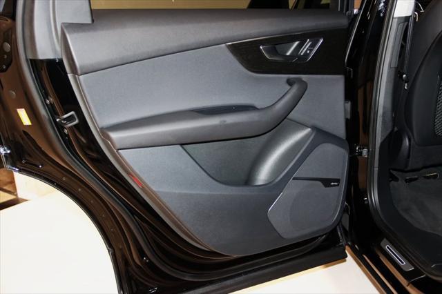 Photo of 2020 Night Black Audi Q7