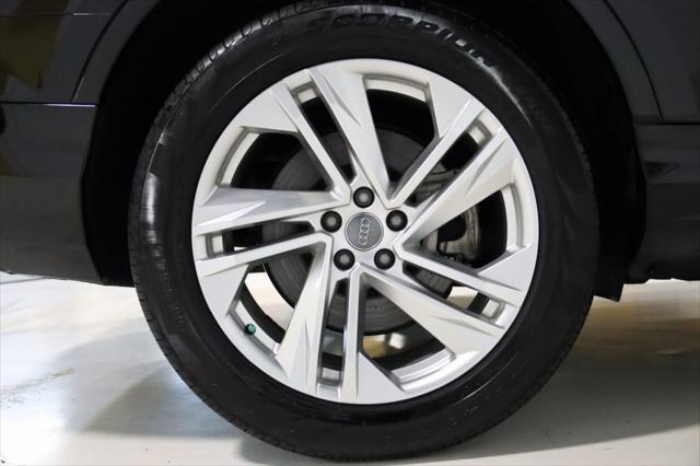 Photo of 2020 Night Black Audi Q7