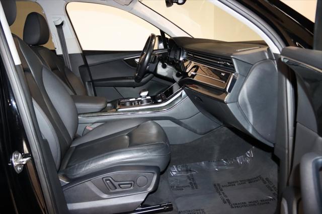 Photo of 2020 Night Black Audi Q7