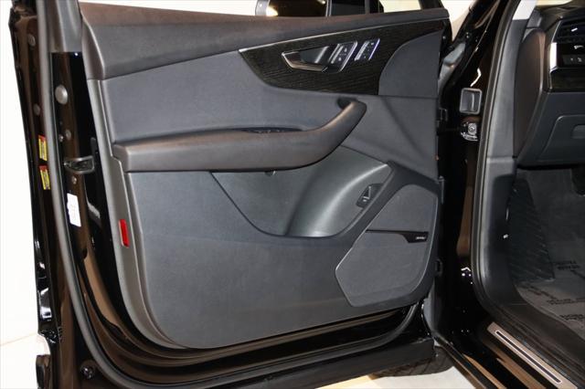 Photo of 2020 Night Black Audi Q7