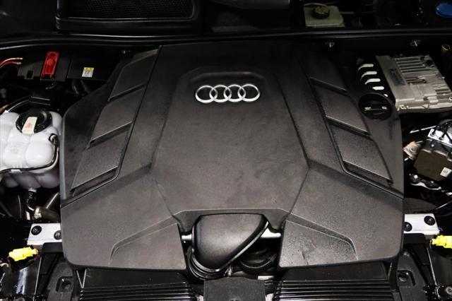 Photo of 2020 Night Black Audi Q7