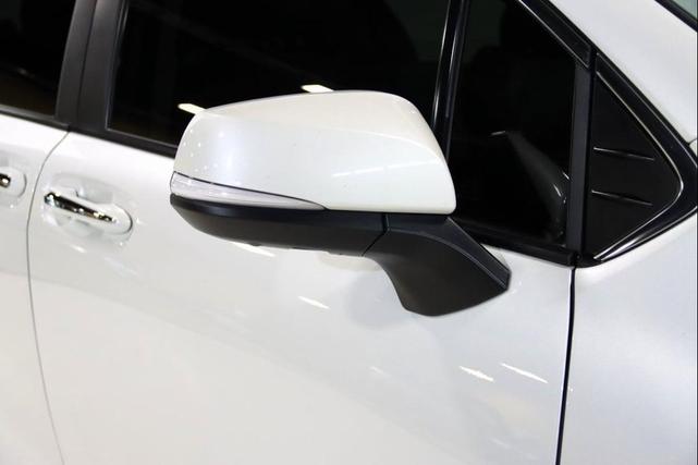 Photo of 2021 Blizzard Pearl Toyota Sienna