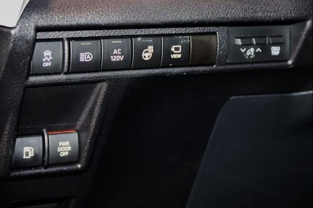 Photo of 2021 Blizzard Pearl Toyota Sienna