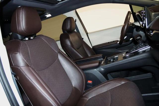 Photo of 2021 Blizzard Pearl Toyota Sienna