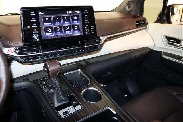 Photo of 2021 Blizzard Pearl Toyota Sienna
