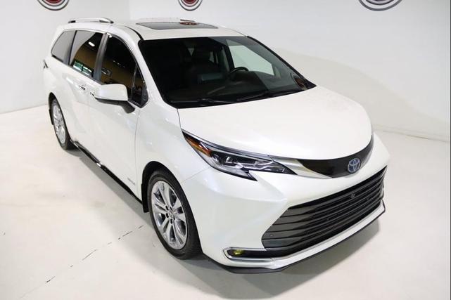 Photo of 2021 Blizzard Pearl Toyota Sienna