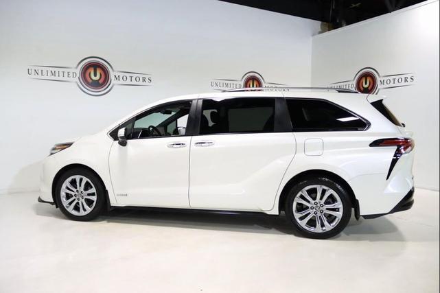 Photo of 2021 Blizzard Pearl Toyota Sienna