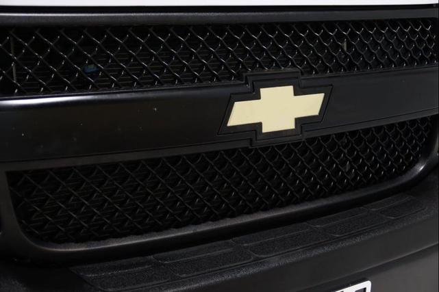 Photo of 2019 Summit White Chevrolet Express 2500