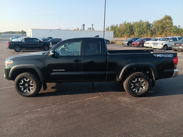 Photo of 2016 Black Toyota Tacoma