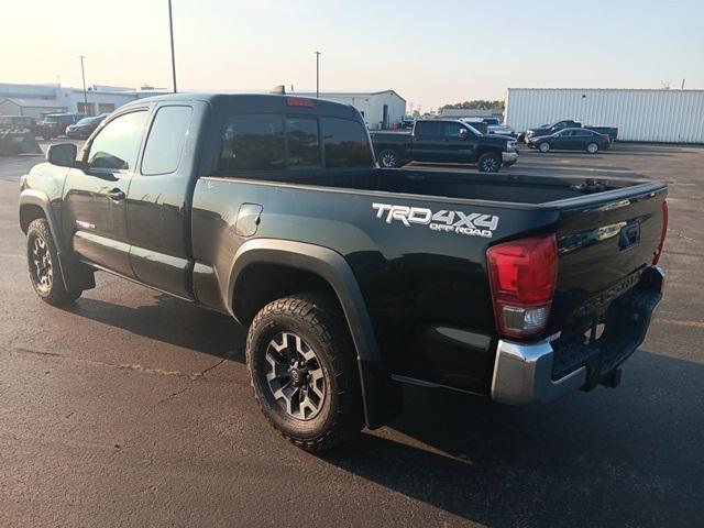 Photo of 2016 Black Toyota Tacoma