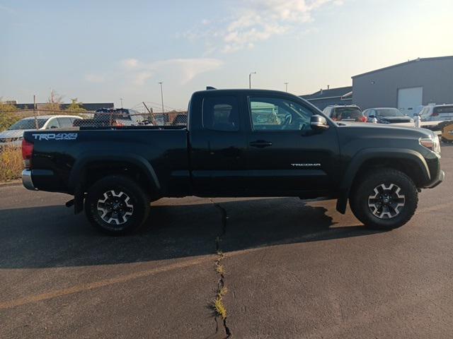 Photo of 2016 Black Toyota Tacoma