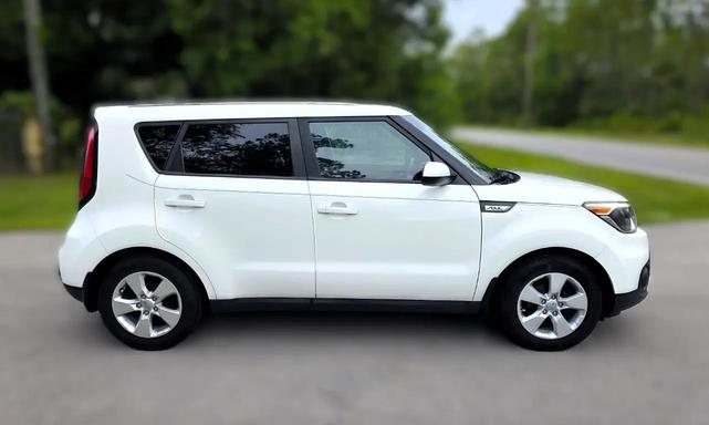 Photo of 2018 White Kia Soul