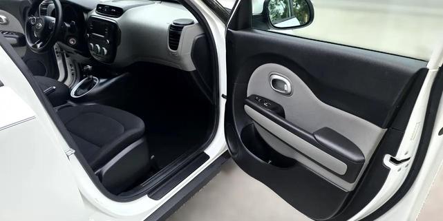 Photo of 2018 White Kia Soul