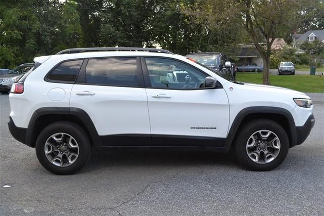 Photo of 2019 WHITE Jeep Cherokee