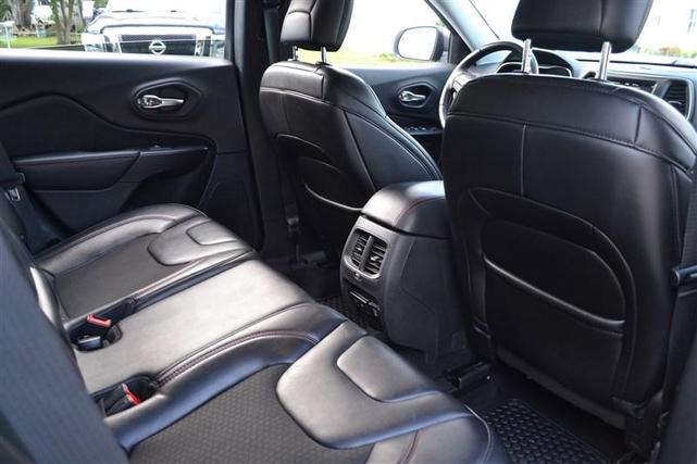 Photo of 2019 WHITE Jeep Cherokee