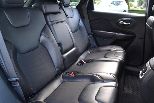 Photo of 2019 WHITE Jeep Cherokee