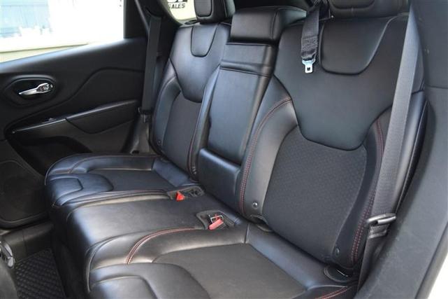 Photo of 2019 WHITE Jeep Cherokee