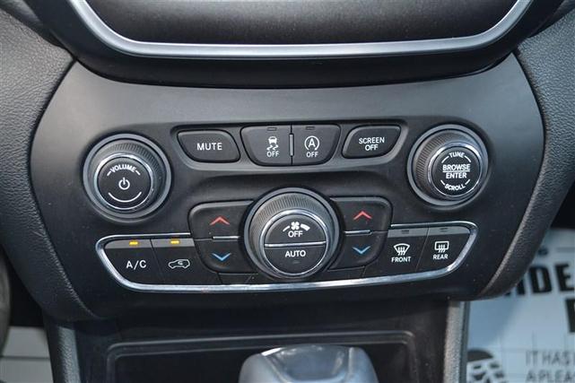 Photo of 2019 WHITE Jeep Cherokee
