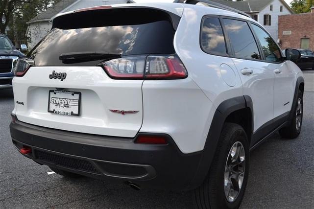 Photo of 2019 WHITE Jeep Cherokee