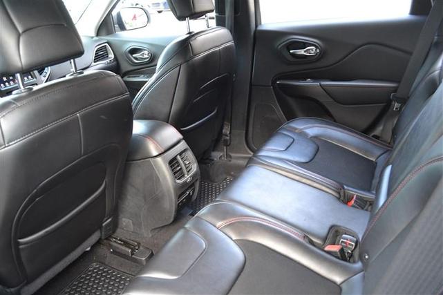 Photo of 2019 WHITE Jeep Cherokee