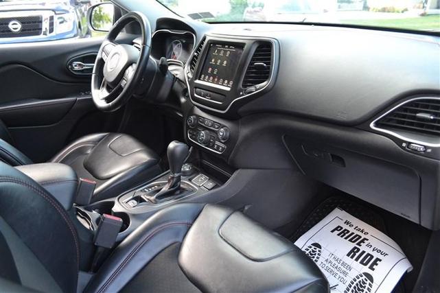 Photo of 2019 WHITE Jeep Cherokee