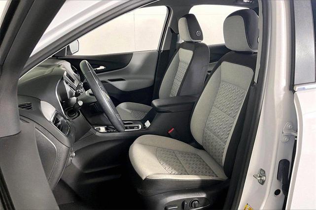 Photo of 2024 Summit White Chevrolet Equinox