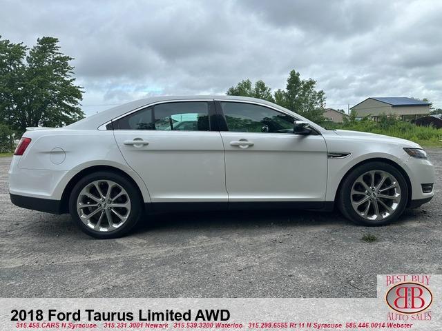 Photo of 2018 White Ford Taurus