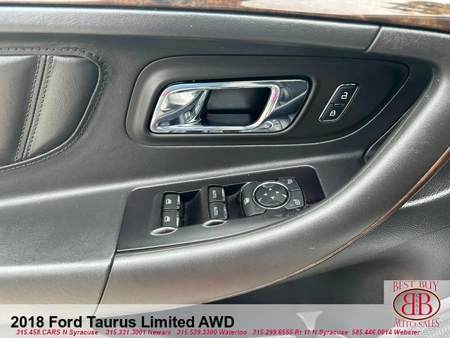 Photo of 2018 White Ford Taurus