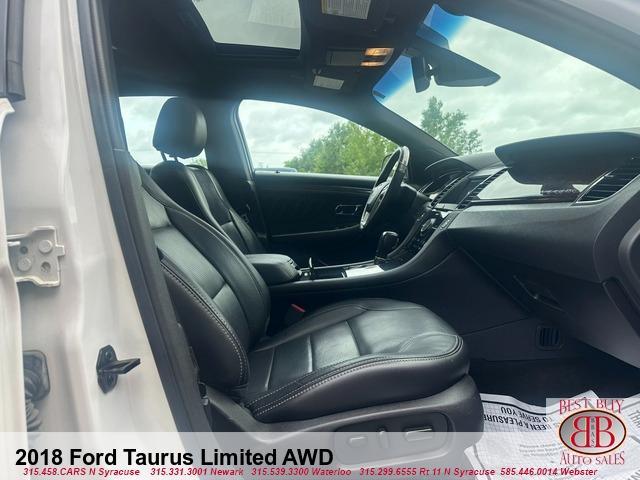 Photo of 2018 White Ford Taurus