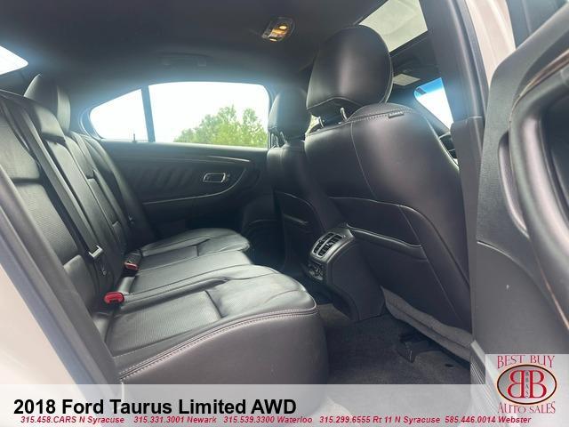 Photo of 2018 White Ford Taurus