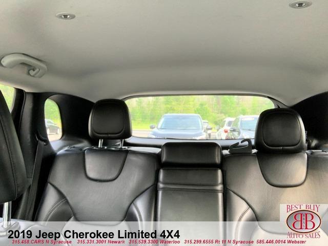 Photo of 2019 Gray Jeep Cherokee