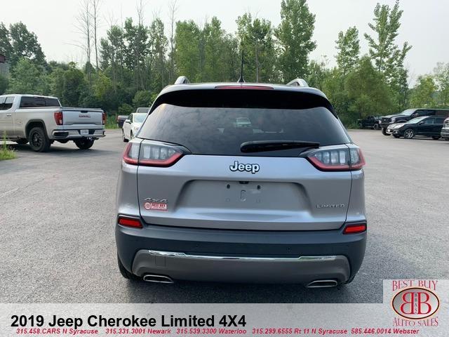 Photo of 2019 Gray Jeep Cherokee